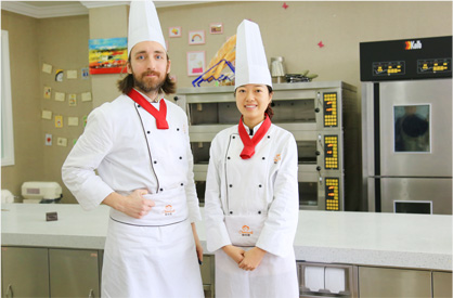 武汉欧米奇外交现场教学